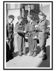 Motstandsfolk Møter britisk major mai 1945 - SKANDINAVER